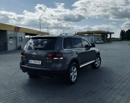 Сірий Фольксваген Туарег, об'ємом двигуна 3 л та пробігом 281 тис. км за 11999 $, фото 6 на Automoto.ua