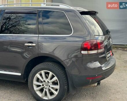 Серый Фольксваген Туарег, объемом двигателя 3 л и пробегом 400 тыс. км за 11890 $, фото 8 на Automoto.ua