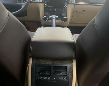 Сірий Фольксваген Туарег, об'ємом двигуна 3 л та пробігом 350 тис. км за 11999 $, фото 7 на Automoto.ua