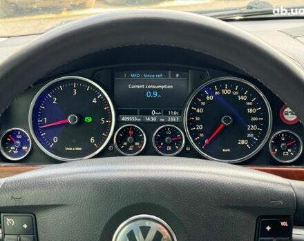 Серый Фольксваген Туарег, объемом двигателя 3 л и пробегом 400 тыс. км за 11890 $, фото 28 на Automoto.ua