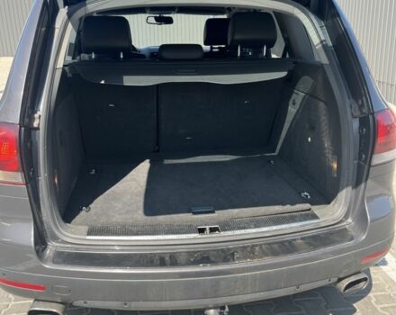 Сірий Фольксваген Туарег, об'ємом двигуна 3 л та пробігом 305 тис. км за 12500 $, фото 16 на Automoto.ua