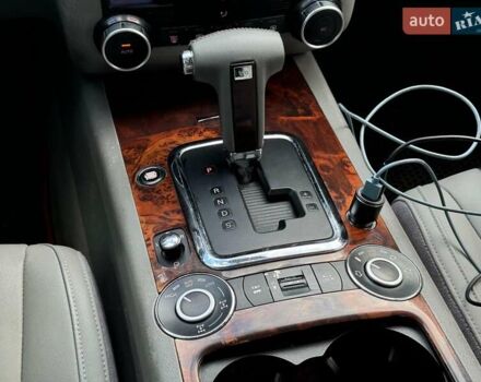 Серый Фольксваген Туарег, объемом двигателя 3 л и пробегом 400 тыс. км за 11890 $, фото 31 на Automoto.ua