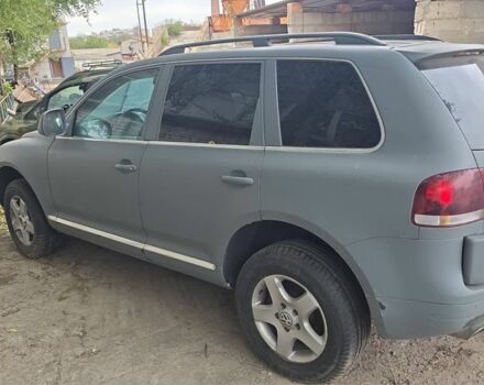 Серый Фольксваген Туарег, объемом двигателя 3 л и пробегом 200 тыс. км за 4000 $, фото 2 на Automoto.ua