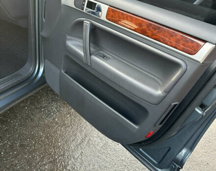 Серый Фольксваген Туарег, объемом двигателя 3 л и пробегом 265 тыс. км за 11500 $, фото 22 на Automoto.ua