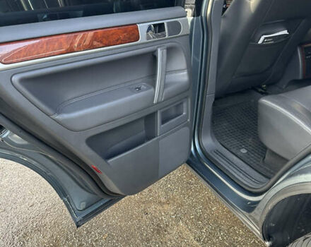 Серый Фольксваген Туарег, объемом двигателя 3 л и пробегом 265 тыс. км за 11500 $, фото 30 на Automoto.ua