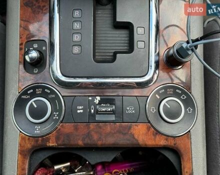 Серый Фольксваген Туарег, объемом двигателя 3 л и пробегом 400 тыс. км за 11890 $, фото 32 на Automoto.ua