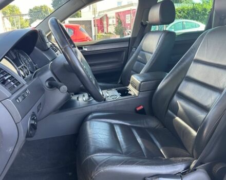 Сірий Фольксваген Туарег, об'ємом двигуна 3 л та пробігом 287 тис. км за 3321 $, фото 5 на Automoto.ua