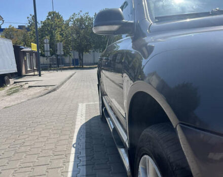 Серый Фольксваген Туарег, объемом двигателя 3 л и пробегом 305 тыс. км за 12500 $, фото 3 на Automoto.ua