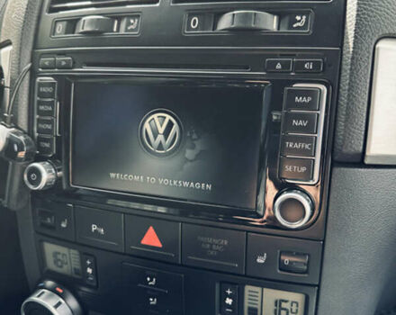 Сірий Фольксваген Туарег, об'ємом двигуна 3 л та пробігом 281 тис. км за 11999 $, фото 24 на Automoto.ua