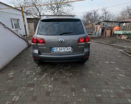 Серый Фольксваген Туарег, объемом двигателя 3 л и пробегом 264 тыс. км за 11700 $, фото 4 на Automoto.ua