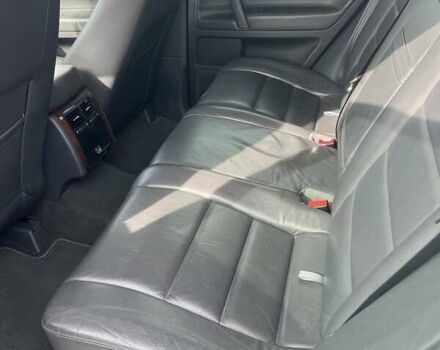 Серый Фольксваген Туарег, объемом двигателя 3 л и пробегом 180 тыс. км за 17000 $, фото 2 на Automoto.ua