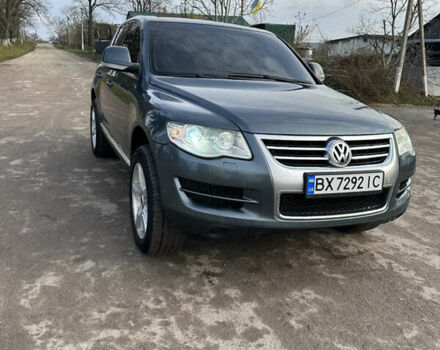 Серый Фольксваген Туарег, объемом двигателя 3 л и пробегом 265 тыс. км за 11500 $, фото 6 на Automoto.ua