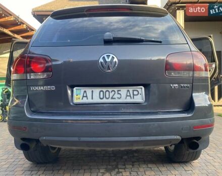 Серый Фольксваген Туарег, объемом двигателя 3 л и пробегом 377 тыс. км за 12500 $, фото 1 на Automoto.ua