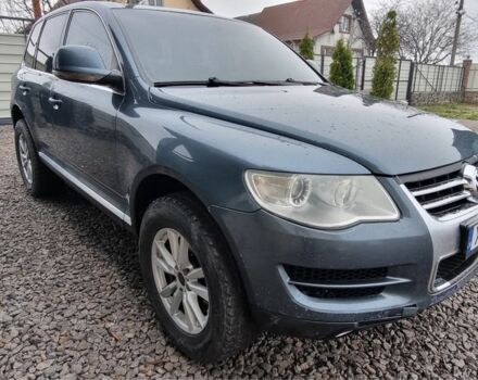 Серый Фольксваген Туарег, объемом двигателя 2.5 л и пробегом 296 тыс. км за 6200 $, фото 2 на Automoto.ua