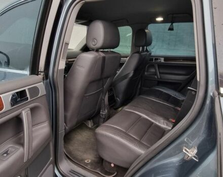 Серый Фольксваген Туарег, объемом двигателя 2.5 л и пробегом 296 тыс. км за 6200 $, фото 7 на Automoto.ua