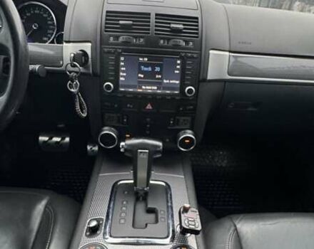 Серый Фольксваген Туарег, объемом двигателя 3 л и пробегом 266 тыс. км за 14000 $, фото 13 на Automoto.ua