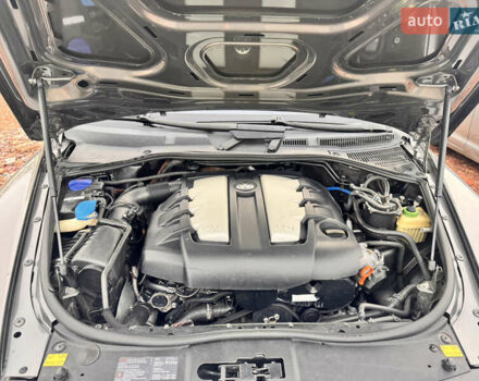 Серый Фольксваген Туарег, объемом двигателя 2.97 л и пробегом 264 тыс. км за 10500 $, фото 16 на Automoto.ua