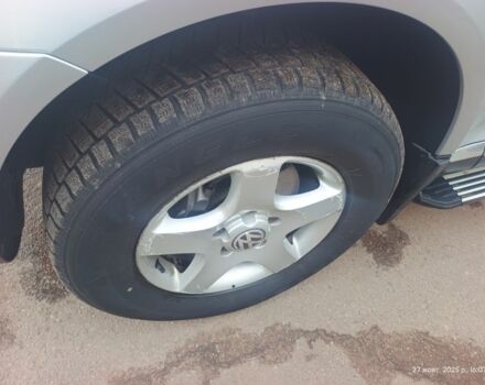 Серый Фольксваген Туарег, объемом двигателя 3 л и пробегом 360 тыс. км за 11500 $, фото 5 на Automoto.ua