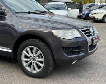 Серый Фольксваген Туарег, объемом двигателя 3 л и пробегом 400 тыс. км за 11890 $, фото 3 на Automoto.ua