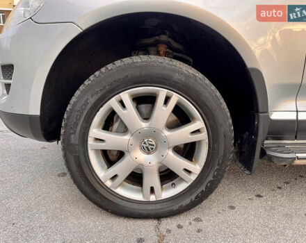 Сірий Фольксваген Туарег, об'ємом двигуна 3.6 л та пробігом 197 тис. км за 10700 $, фото 14 на Automoto.ua