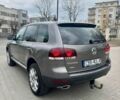 Сірий Фольксваген Туарег, об'ємом двигуна 3 л та пробігом 304 тис. км за 2400 $, фото 3 на Automoto.ua
