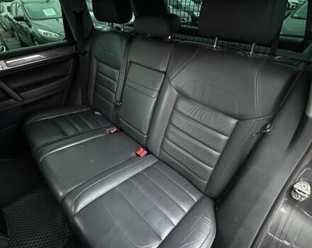 Сірий Фольксваген Туарег, об'ємом двигуна 2.97 л та пробігом 285 тис. км за 13400 $, фото 17 на Automoto.ua