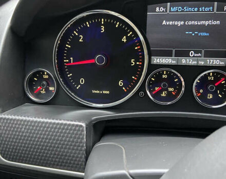 Серый Фольксваген Туарег, объемом двигателя 3 л и пробегом 236 тыс. км за 10500 $, фото 5 на Automoto.ua