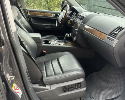 Сірий Фольксваген Туарег, об'ємом двигуна 2.97 л та пробігом 317 тис. км за 14000 $, фото 12 на Automoto.ua