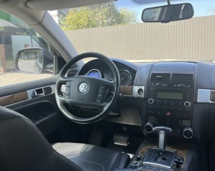 Сірий Фольксваген Туарег, об'ємом двигуна 3 л та пробігом 305 тис. км за 12500 $, фото 14 на Automoto.ua