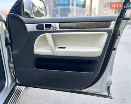 Сірий Фольксваген Туарег, об'ємом двигуна 3.6 л та пробігом 197 тис. км за 10700 $, фото 48 на Automoto.ua