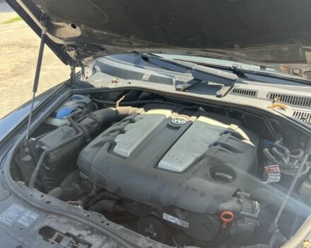 Сірий Фольксваген Туарег, об'ємом двигуна 3 л та пробігом 305 тис. км за 12500 $, фото 15 на Automoto.ua