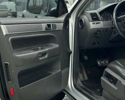 Серый Фольксваген Туарег, объемом двигателя 3 л и пробегом 266 тыс. км за 14000 $, фото 14 на Automoto.ua