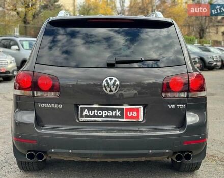 Серый Фольксваген Туарег, объемом двигателя 3 л и пробегом 400 тыс. км за 11890 $, фото 6 на Automoto.ua