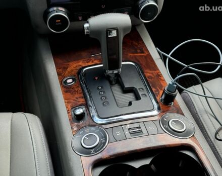 Серый Фольксваген Туарег, объемом двигателя 3 л и пробегом 400 тыс. км за 11890 $, фото 31 на Automoto.ua