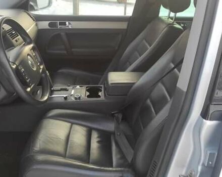 Серый Фольксваген Туарег, объемом двигателя 3 л и пробегом 226 тыс. км за 16000 $, фото 3 на Automoto.ua