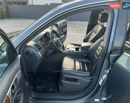 Серый Фольксваген Туарег, объемом двигателя 3 л и пробегом 260 тыс. км за 6599 $, фото 10 на Automoto.ua