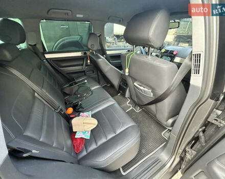 Серый Фольксваген Туарег, объемом двигателя 3 л и пробегом 296 тыс. км за 13550 $, фото 19 на Automoto.ua