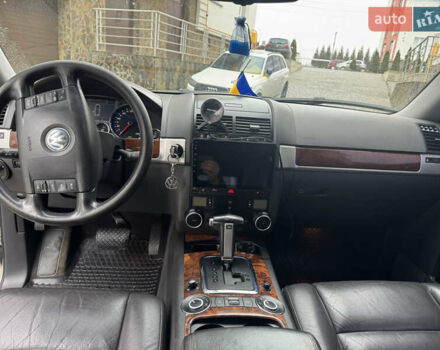 Серый Фольксваген Туарег, объемом двигателя 3 л и пробегом 369 тыс. км за 12500 $, фото 11 на Automoto.ua