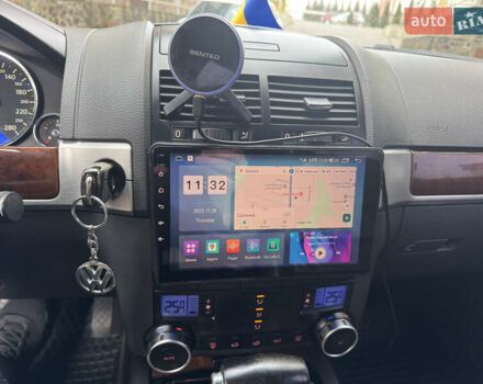 Серый Фольксваген Туарег, объемом двигателя 3 л и пробегом 369 тыс. км за 12500 $, фото 1 на Automoto.ua