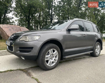 Серый Фольксваген Туарег, объемом двигателя 3 л и пробегом 332 тыс. км за 11600 $, фото 4 на Automoto.ua