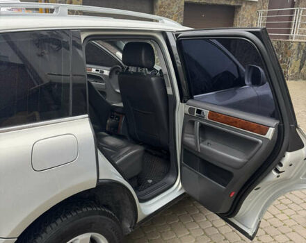 Серый Фольксваген Туарег, объемом двигателя 3 л и пробегом 369 тыс. км за 12500 $, фото 10 на Automoto.ua