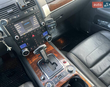 Серый Фольксваген Туарег, объемом двигателя 3 л и пробегом 260 тыс. км за 6599 $, фото 24 на Automoto.ua