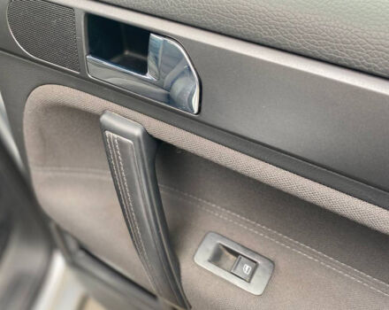 Серый Фольксваген Туарег, объемом двигателя 2.5 л и пробегом 277 тыс. км за 10500 $, фото 26 на Automoto.ua