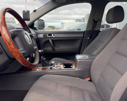 Серый Фольксваген Туарег, объемом двигателя 2.5 л и пробегом 277 тыс. км за 10500 $, фото 11 на Automoto.ua