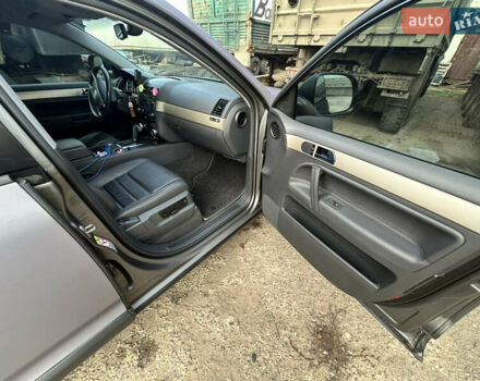 Серый Фольксваген Туарег, объемом двигателя 3 л и пробегом 296 тыс. км за 13550 $, фото 20 на Automoto.ua