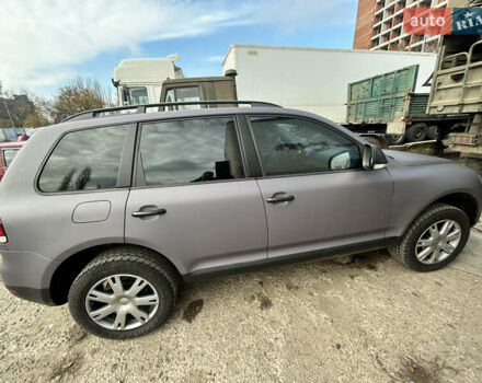 Серый Фольксваген Туарег, объемом двигателя 3 л и пробегом 296 тыс. км за 13550 $, фото 3 на Automoto.ua