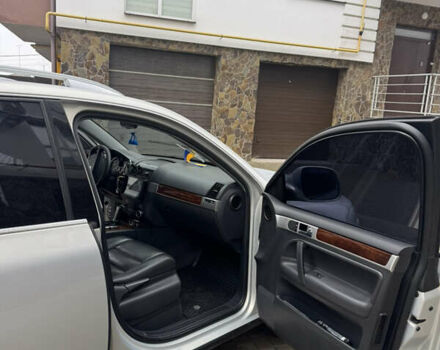 Серый Фольксваген Туарег, объемом двигателя 3 л и пробегом 369 тыс. км за 12500 $, фото 5 на Automoto.ua