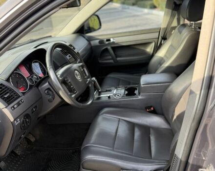 Серый Фольксваген Туарег, объемом двигателя 3 л и пробегом 157 тыс. км за 11500 $, фото 10 на Automoto.ua