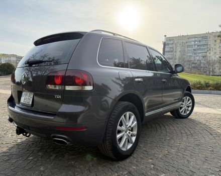 Серый Фольксваген Туарег, объемом двигателя 3 л и пробегом 157 тыс. км за 11500 $, фото 4 на Automoto.ua