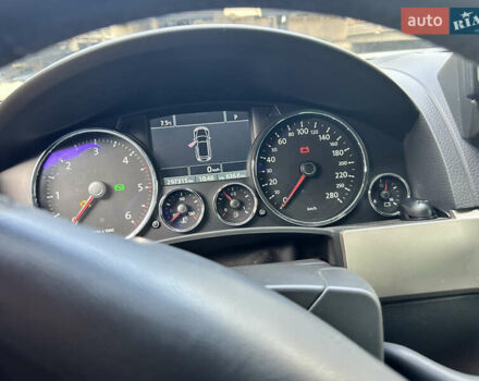 Серый Фольксваген Туарег, объемом двигателя 3 л и пробегом 296 тыс. км за 13550 $, фото 11 на Automoto.ua